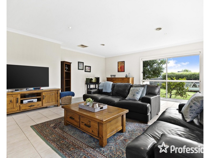 80 Blue Ridge Drive, Mooroolbark VIC 3138