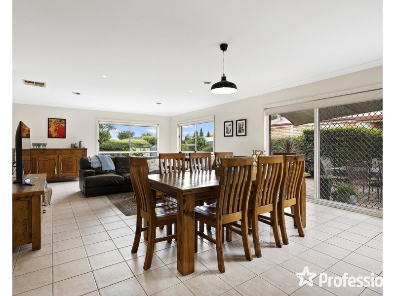 80 Blue Ridge Drive, Mooroolbark VIC 3138