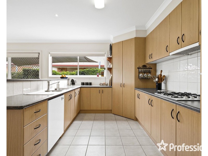 80 Blue Ridge Drive, Mooroolbark VIC 3138