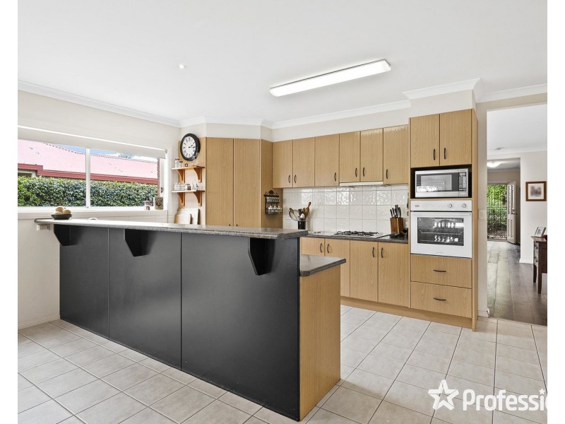80 Blue Ridge Drive, Mooroolbark VIC 3138