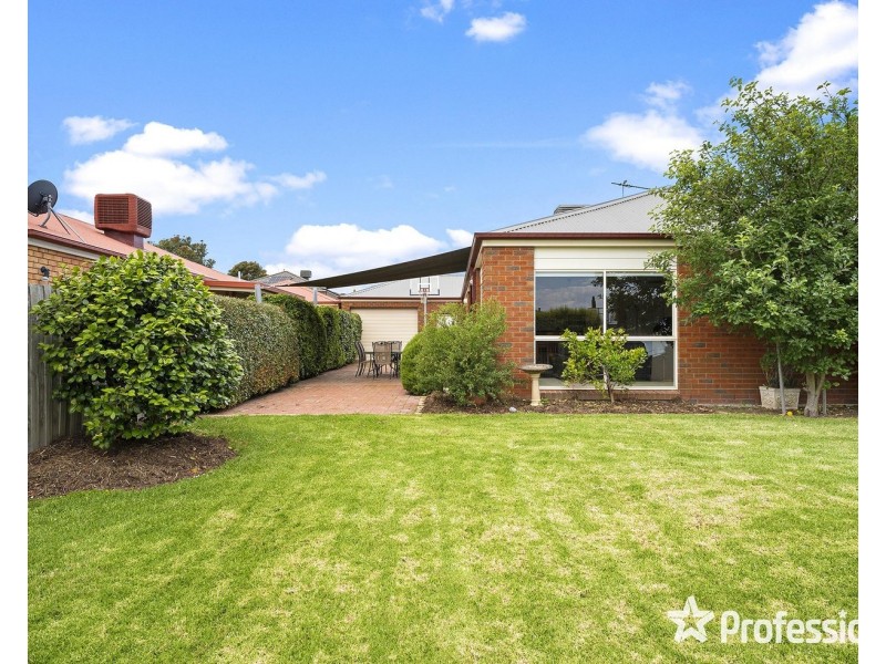 80 Blue Ridge Drive, Mooroolbark VIC 3138
