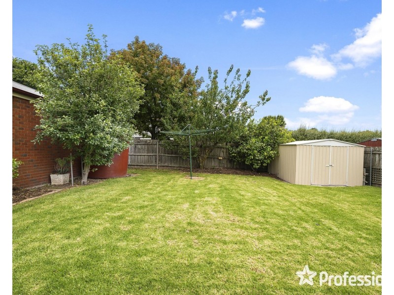 80 Blue Ridge Drive, Mooroolbark VIC 3138