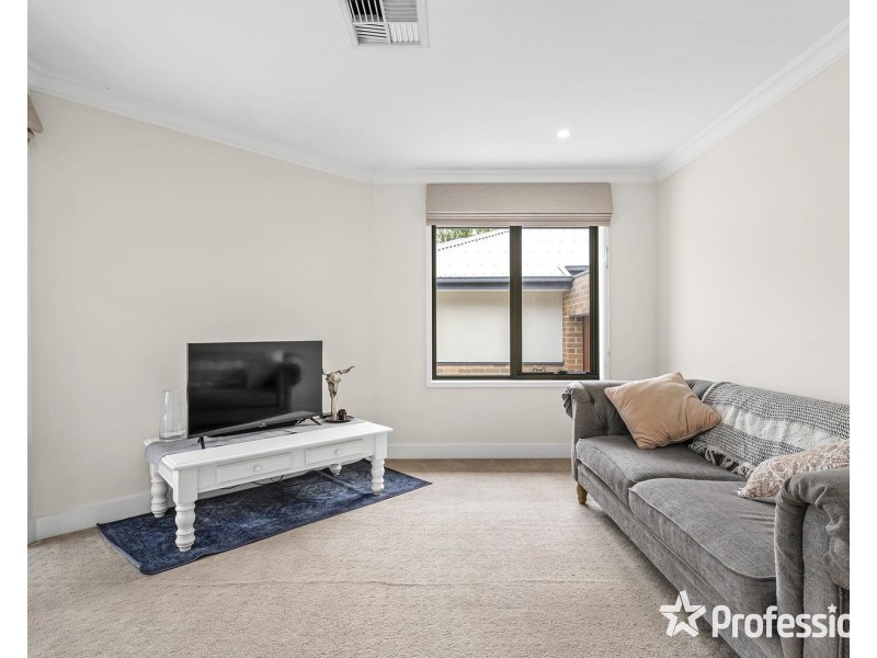 2/6 Bridges Avenue, Mooroolbark VIC 3138