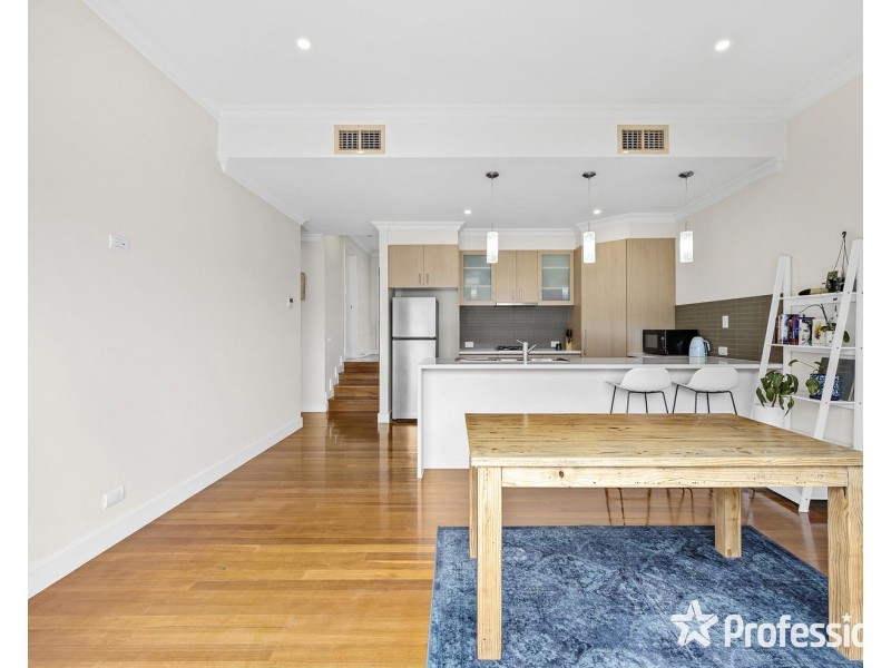 2/6 Bridges Avenue, Mooroolbark VIC 3138