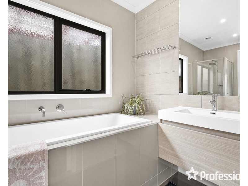 2/6 Bridges Avenue, Mooroolbark VIC 3138