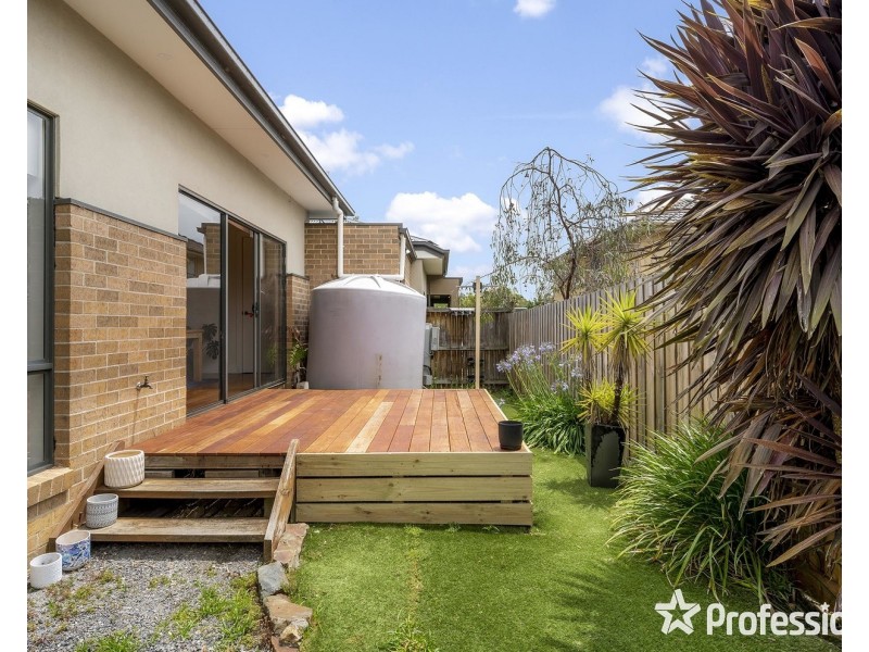 2/6 Bridges Avenue, Mooroolbark VIC 3138