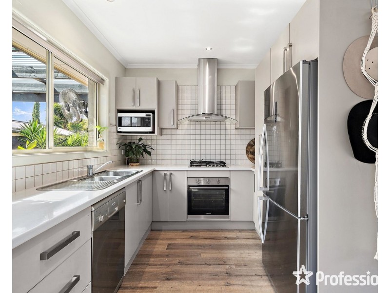 25 Lomond Avenue, Kilsyth VIC 3137