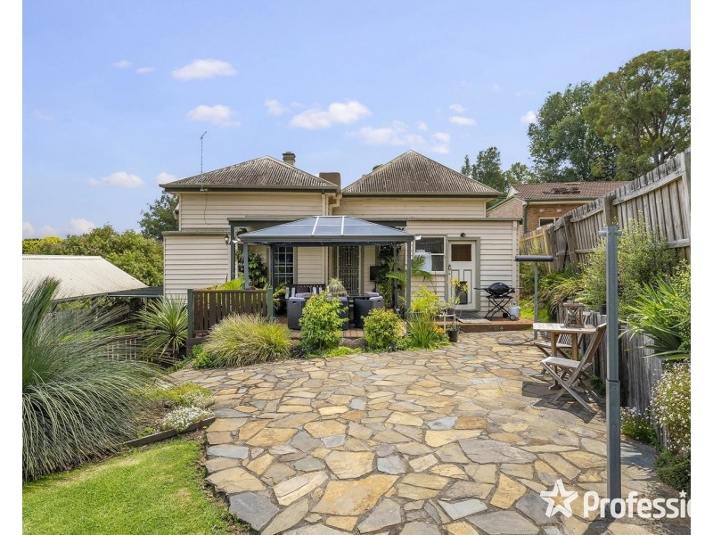 20 Wyuna Walk, Mooroolbark VIC 3138