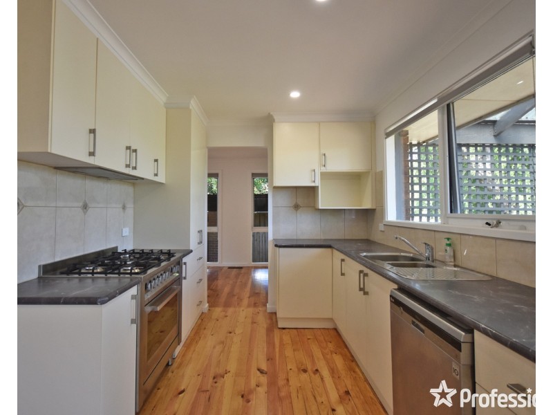 56 Churchill Drive, Mooroolbark VIC 3138