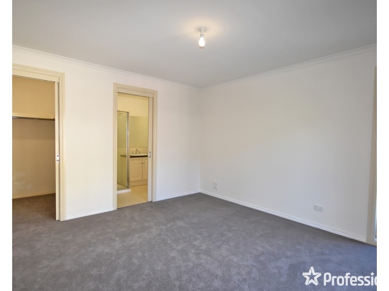 2/29 Cambridge Road, Mooroolbark VIC 3138