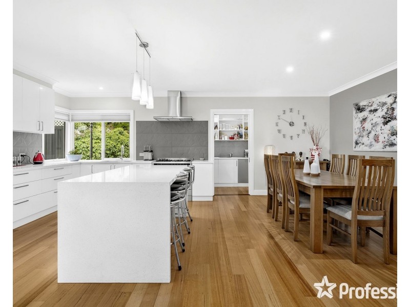 17 Eothen Lane, Kilsyth VIC 3137