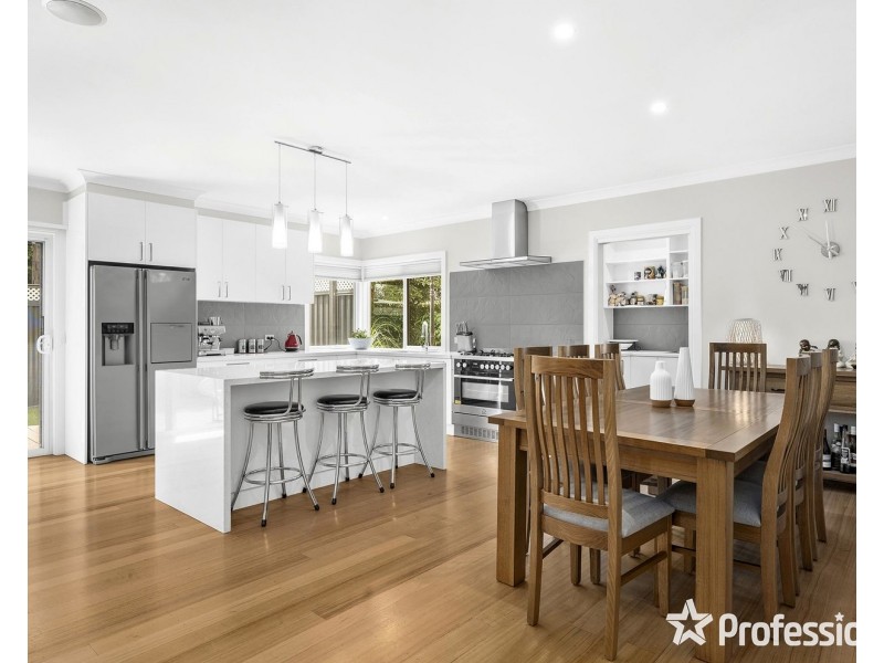 17 Eothen Lane, Kilsyth VIC 3137