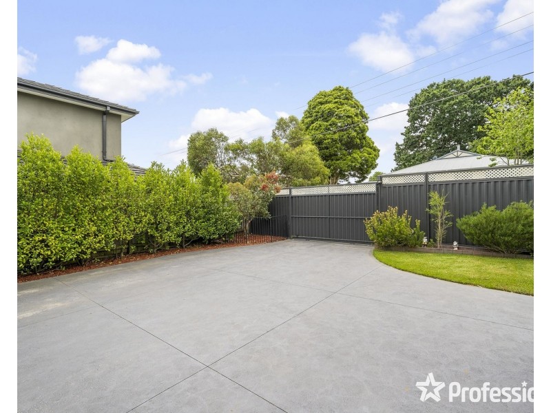 17 Eothen Lane, Kilsyth VIC 3137