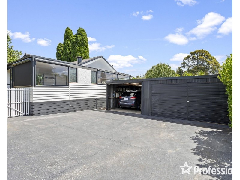 17 Eothen Lane, Kilsyth VIC 3137