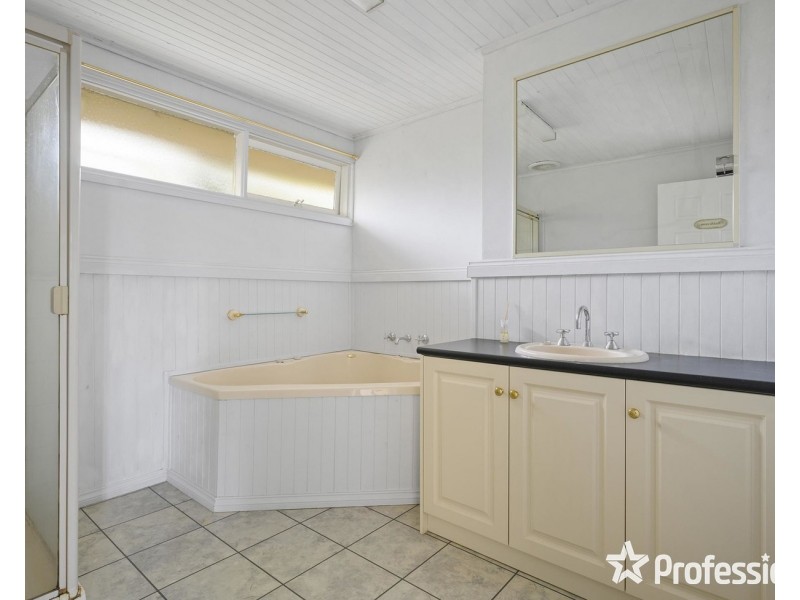 22 Sweetland Road, Mooroolbark VIC 3138