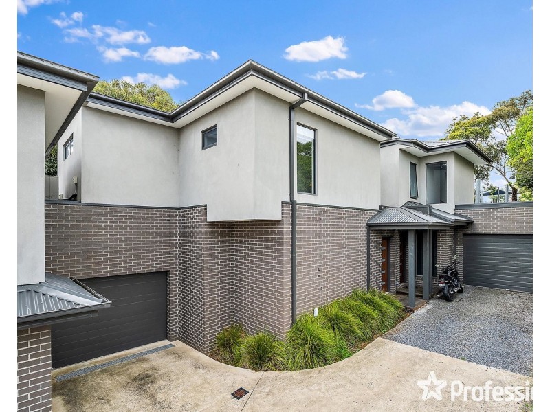 2 Mikaelian Close, Mooroolbark VIC 3138