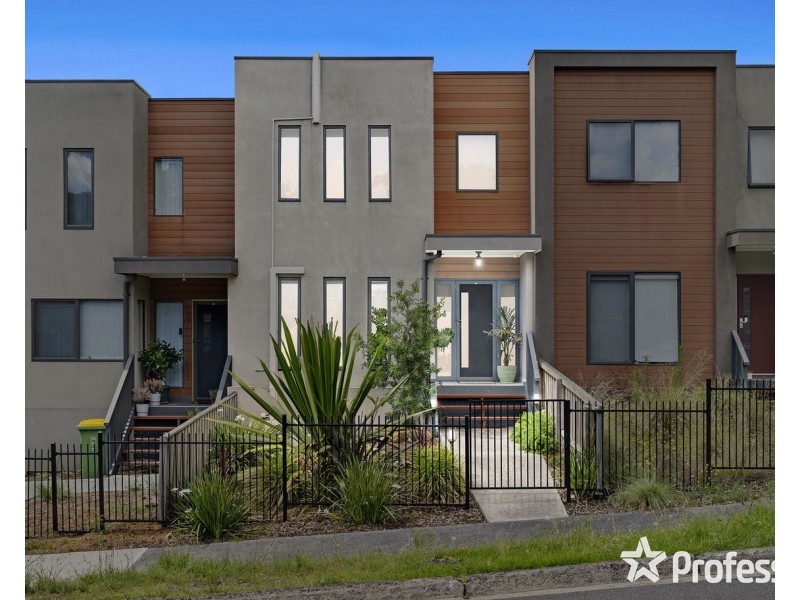 5 Nicky Close, Mooroolbark VIC 3138