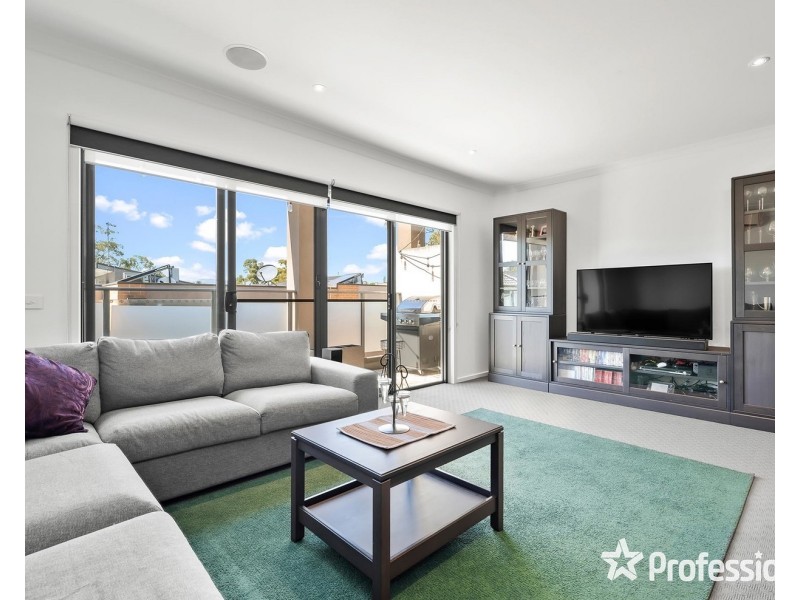 5 Nicky Close, Mooroolbark VIC 3138
