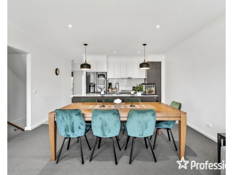 5 Nicky Close, Mooroolbark VIC 3138