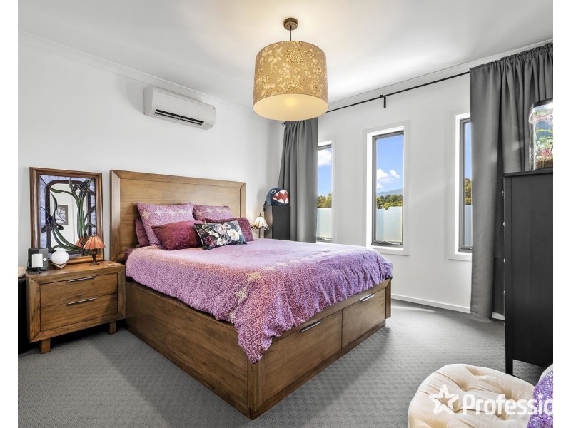 5 Nicky Close, Mooroolbark VIC 3138