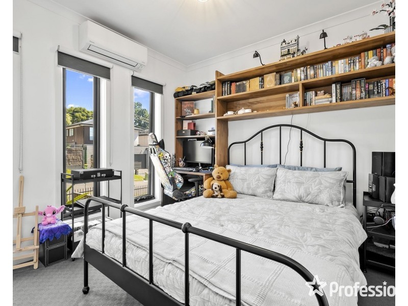 5 Nicky Close, Mooroolbark VIC 3138
