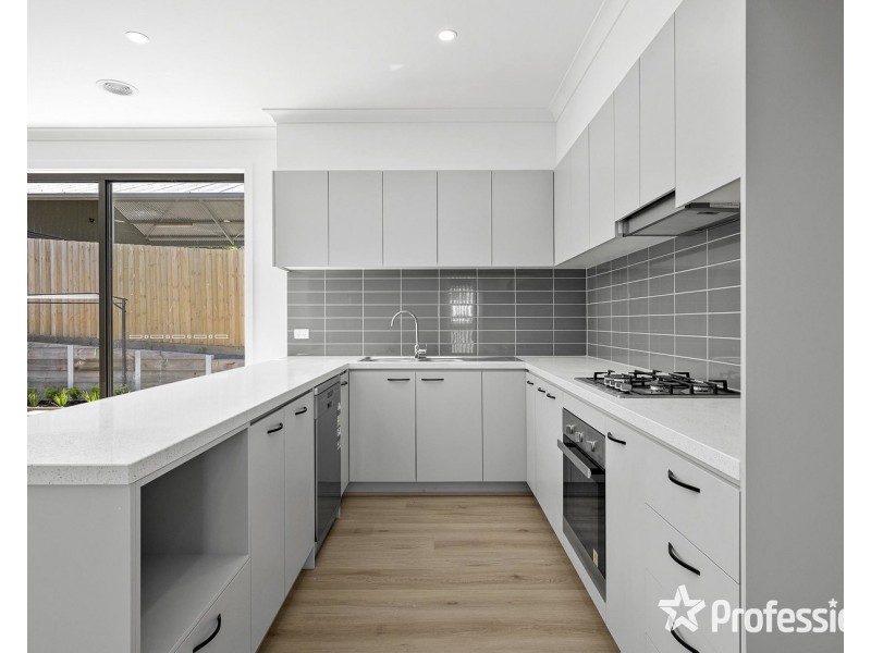 10A MacMillan Street, Mooroolbark VIC 3138