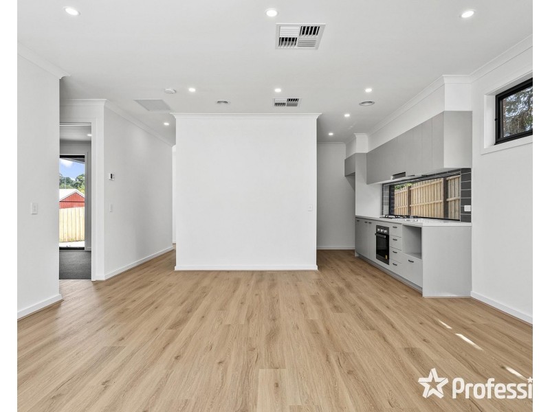10B MacMillan Street, Mooroolbark VIC 3138