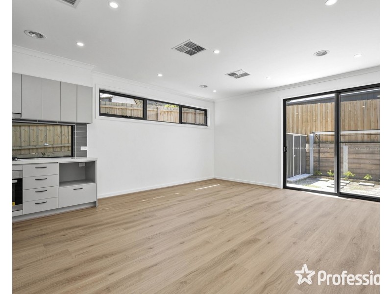 10B MacMillan Street, Mooroolbark VIC 3138