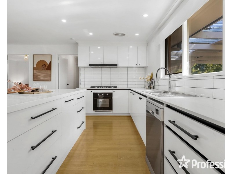 8 Dundee Place, Wantirna VIC 3152