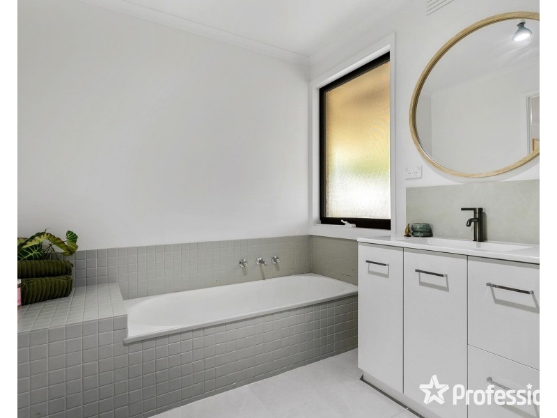 8 Dundee Place, Wantirna VIC 3152