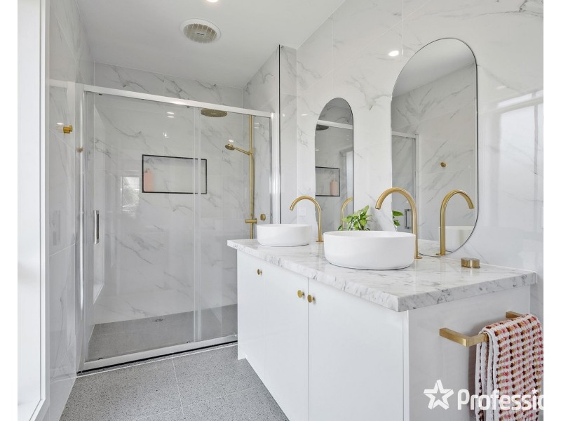 20a Wimbledon Court, Mooroolbark VIC 3138