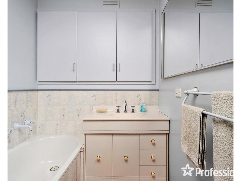 119 Esther Crescent, Mooroolbark VIC 3138