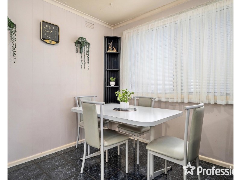 77 Stephen Avenue, Montrose VIC 3765