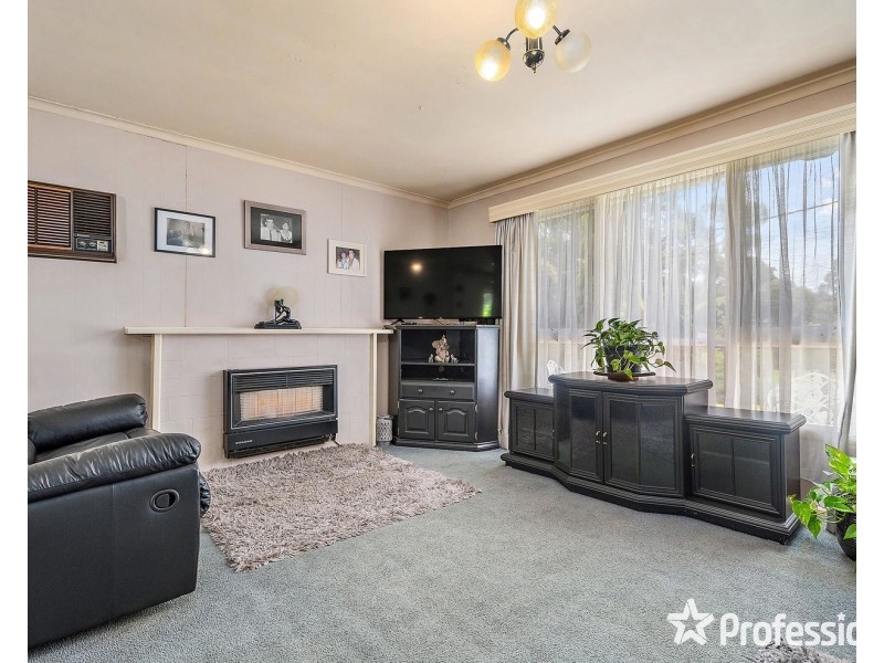77 Stephen Avenue, Montrose VIC 3765