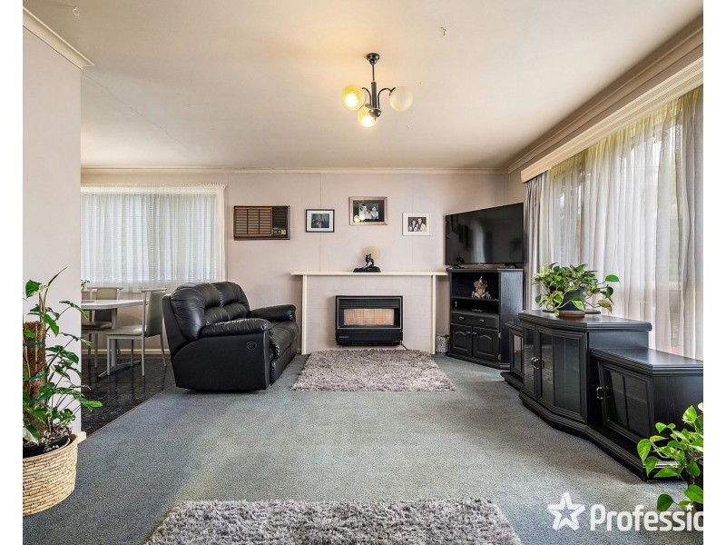 77 Stephen Avenue, Montrose VIC 3765