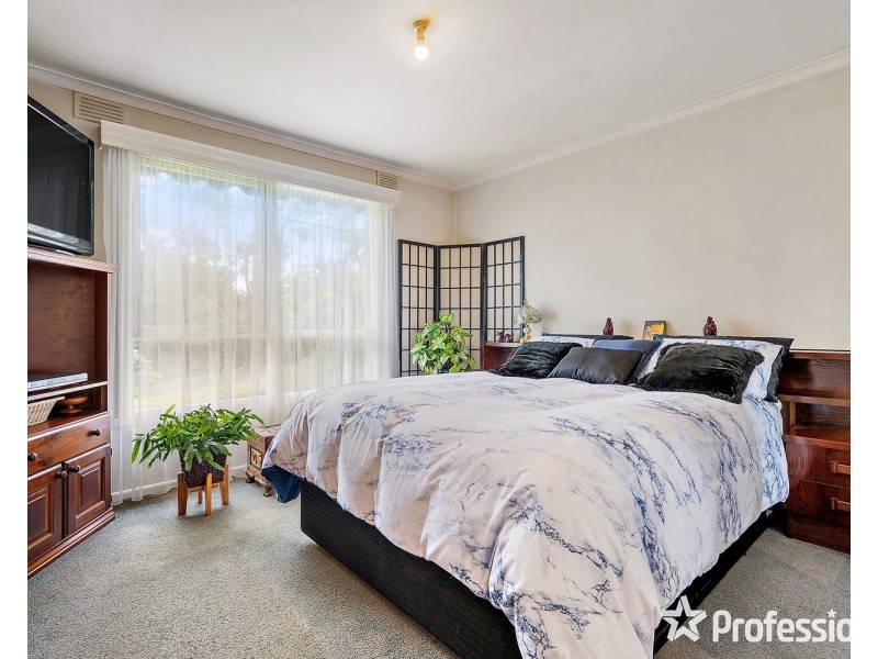 77 Stephen Avenue, Montrose VIC 3765