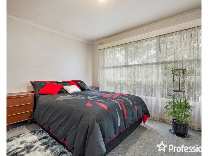 77 Stephen Avenue, Montrose VIC 3765