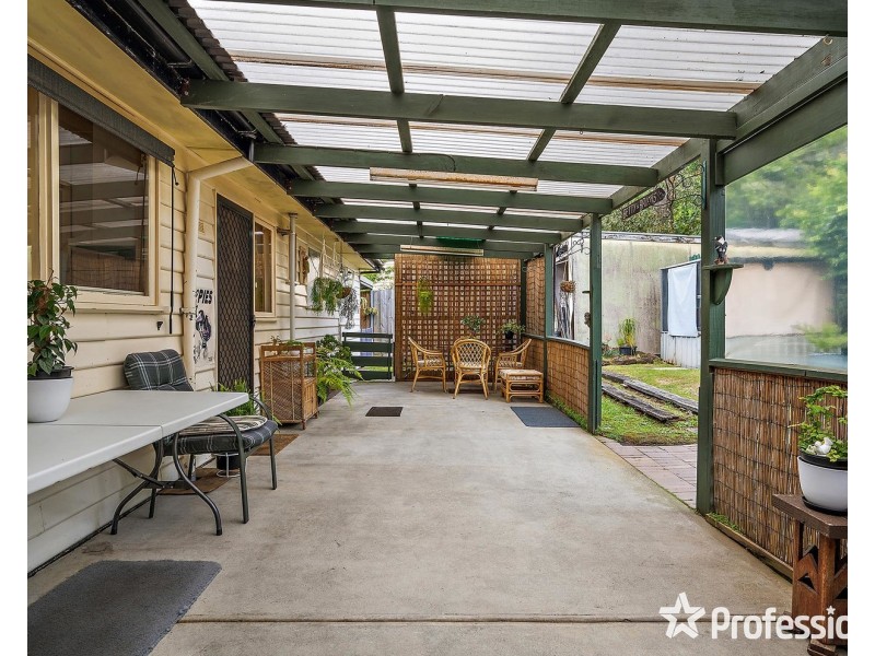 77 Stephen Avenue, Montrose VIC 3765