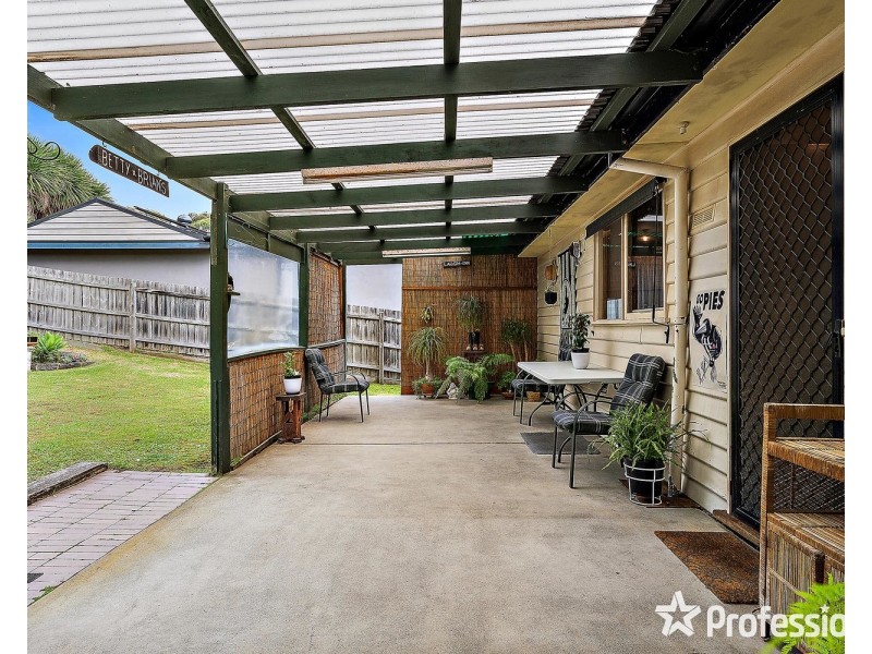 77 Stephen Avenue, Montrose VIC 3765