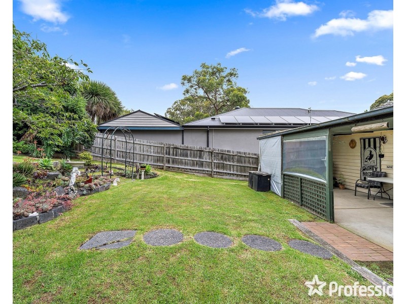 77 Stephen Avenue, Montrose VIC 3765
