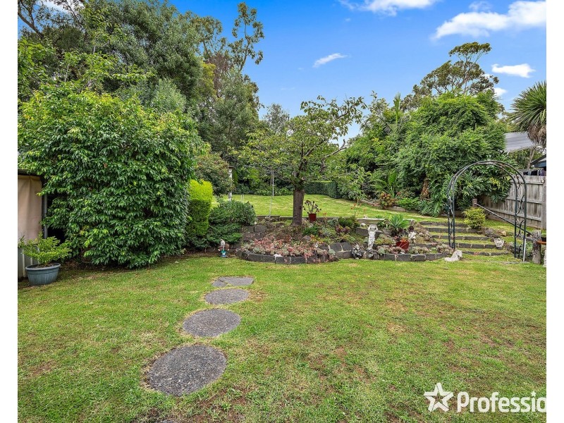 77 Stephen Avenue, Montrose VIC 3765