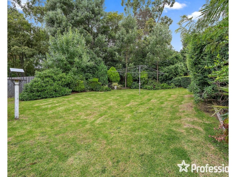 77 Stephen Avenue, Montrose VIC 3765