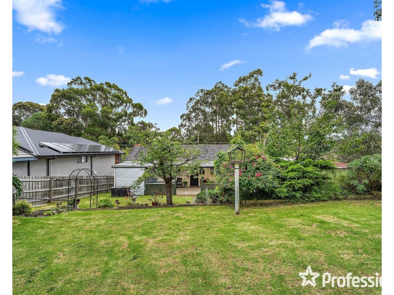 77 Stephen Avenue, Montrose VIC 3765