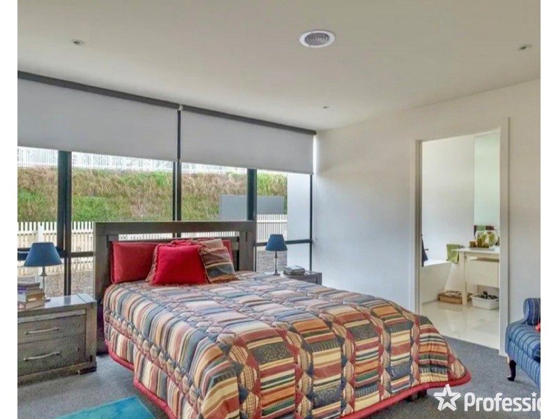 22 Bardaster Boulevard, Chirnside Park VIC 3116