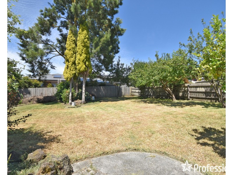18 Bowen Road, Lilydale VIC 3140