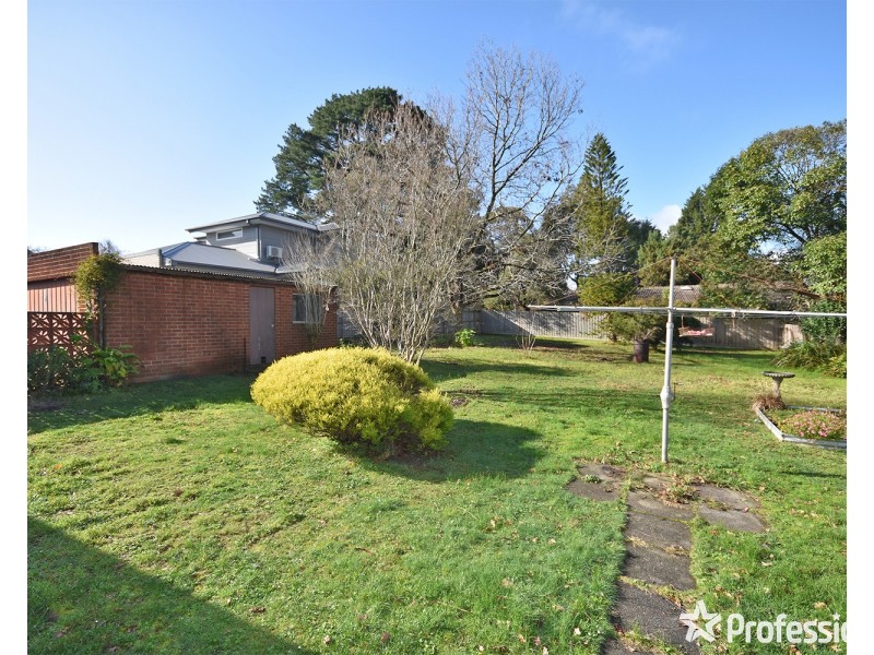 12 Edith Avenue, Croydon VIC 3136