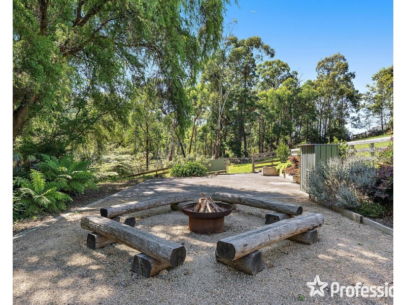 19-21 Mikado Road, Mount Evelyn VIC 3796