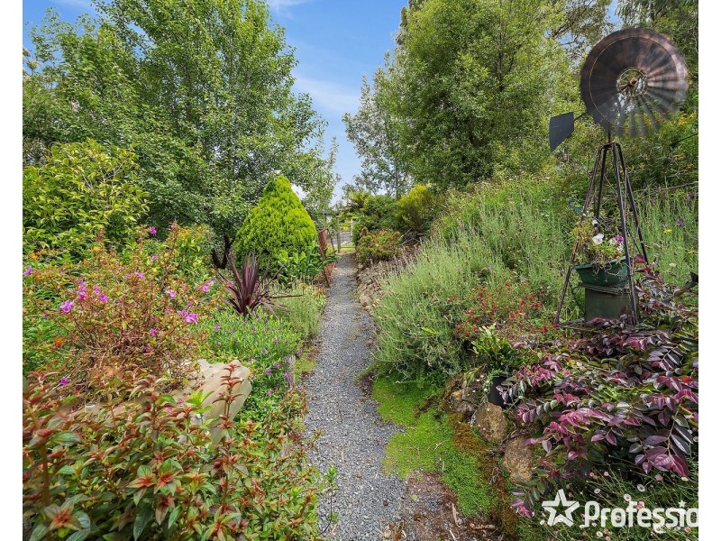 19-21 Mikado Road, Mount Evelyn VIC 3796