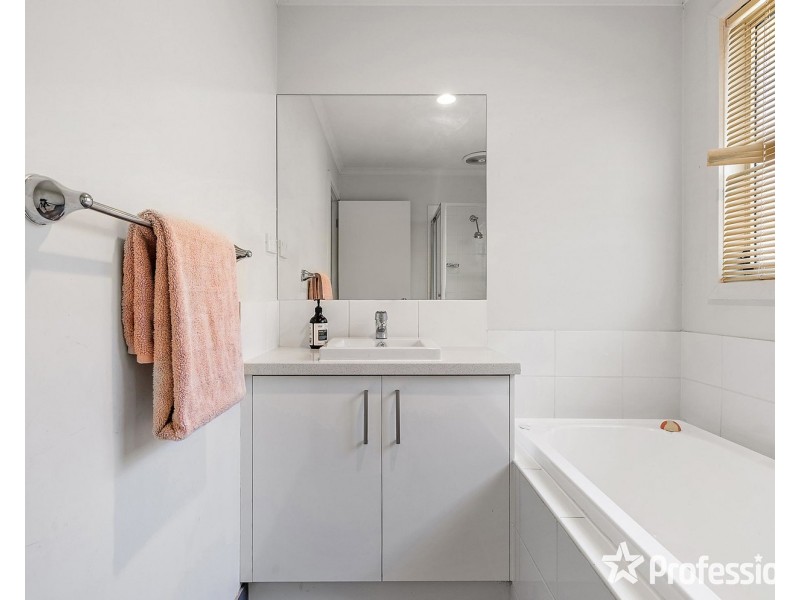 4 Autumn Way, Kilsyth VIC 3137