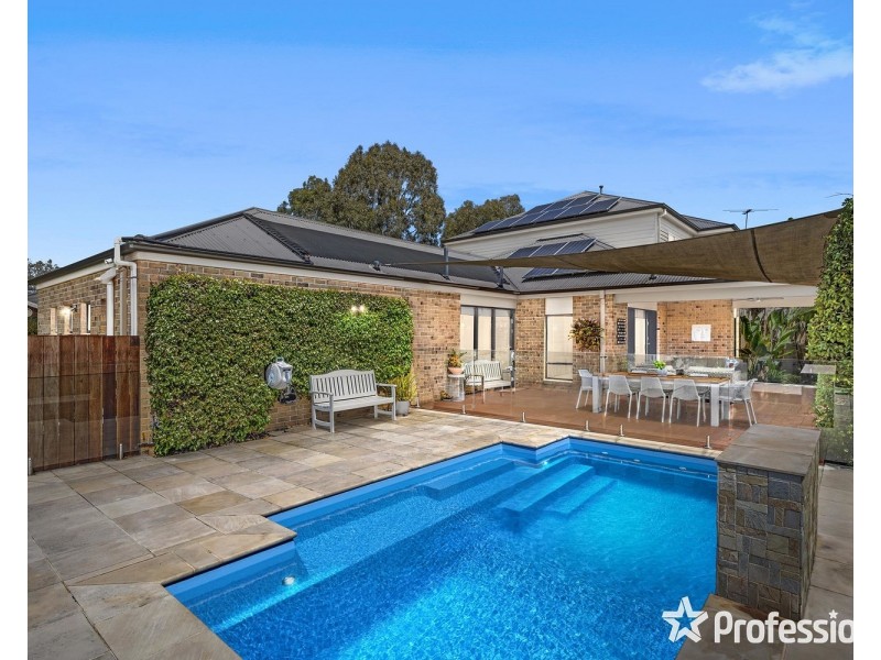 15 Valley Park Drive, Mooroolbark VIC 3138